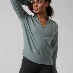 ATHLETA • eastbound ribbed collar sweatshirt size medium